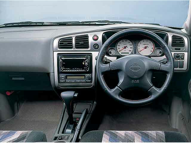 日産 アベニール 2.0 ジャパンツアラーリミテッド 4WD 4AT (1998年08月