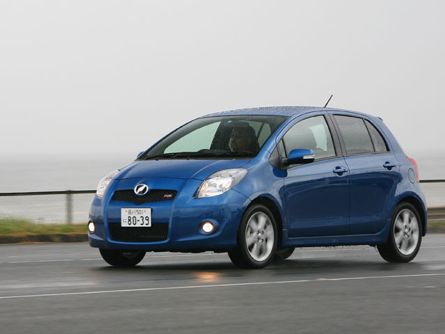 トヨタ ヴィッツ 1.3 RS CVT (2007年08月～2008年08月)カタログ・燃費