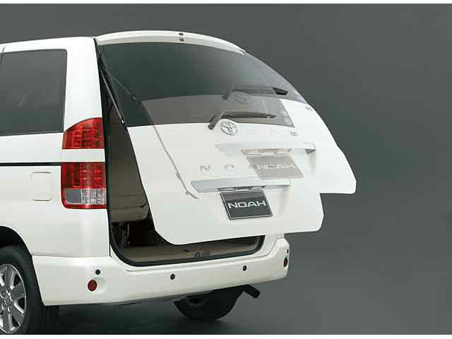 トヨタ ノア 2.0 S 4WD CVT (2004年08月~2005年07月)カタログ・燃費