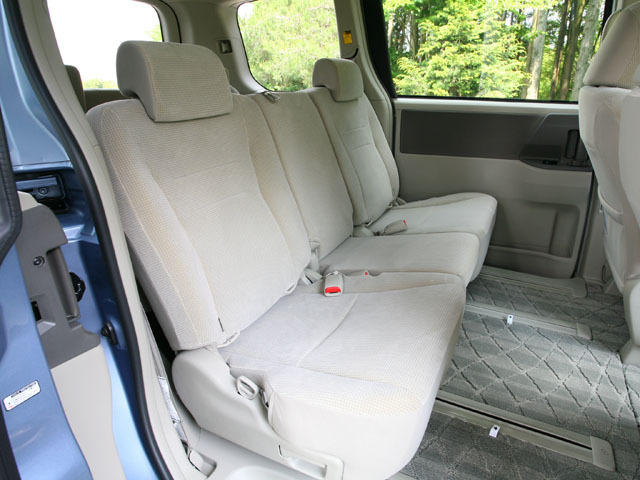 トヨタ ノア 2.0 X Lセレクション ウェルキャブ 助手席リフトアップ