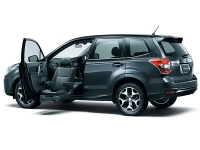 基本的にはすべてのグレードから選ぶことができるが、本革シートやサンルーフ装着車など、装備によって対応できないものもある