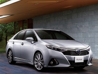 回転&昇降する助手席のシートは、車内ではベース車よりも40mm着座位置が高い。購入前の試乗で頭上のゆとりを確認しよう