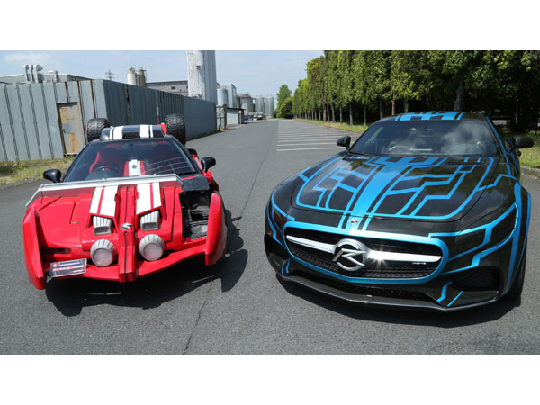 ▲左が仮面ライダードライブの相棒「トライドロン」。右が敵役の相棒「ネクストトライドロン」。しかし、AMG GTの本物感に比べてしまうと、トライドロンのコレジャナイ感がハンパありません、よね……？