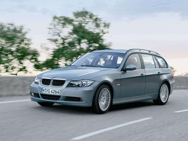 ▲2005年11月から2012年8月まで販売された旧型BMW 3シリーズツーリング