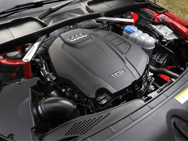 ▲各種制御や燃焼方式の変更により燃費を改善、旧型比で33%向上させている。2WDモデルはJC08モード燃費18.4km/L