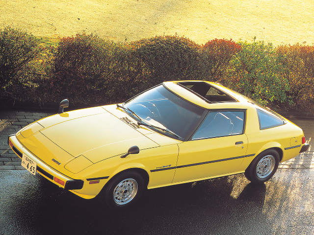 ▲1978年にリリースされたサバンナRX-7は、言わずとしれた名車のひとつ。573cc×2ローターが用いられ、ターボチャージャー追加で最高出力165psを誇るモデルもラインナップされた