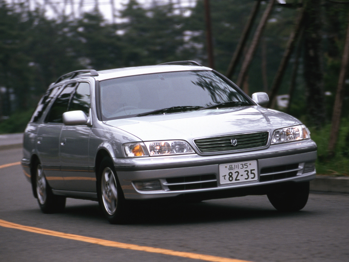 ▲1997年4月に販売された、トヨタ マークⅡクオリス。マークⅡと名乗るが、ベースとなった車は……？