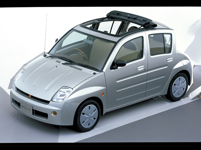 ▲1999年からスタートした異業種による合同プロジェクトである「WiLL」に、自動車業界からは唯一の参入となったトヨタだ生み出した第1弾の車両がWiLL Viでした