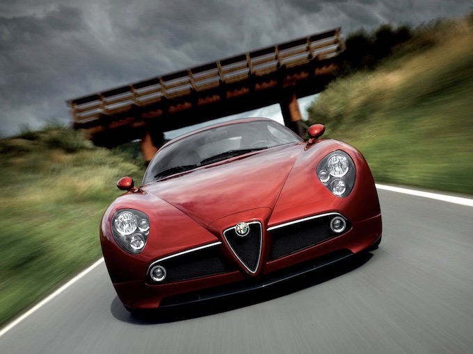 イタリア車の代表的なメーカー一覧｜人気の理由や注目モデルを輸入中古