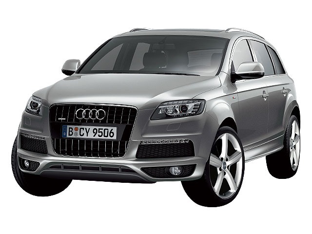 アウディQ7の燃費はどのくらいですか？カタログに掲載された燃費の他に実際に乗っている人がいたら、Q7の燃費を教えてください。