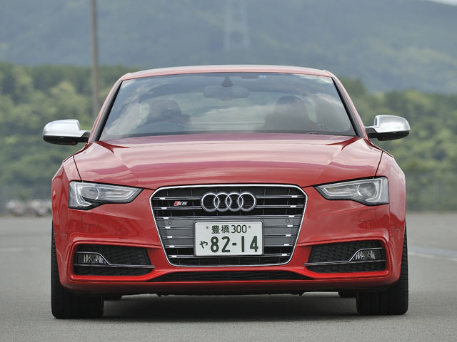 今、中古車を探してるので車に詳しい人教えてください。<br>探している中古車は、アウディS5です。安心のできる中古車販売店から購入したいので個人売買やオークションなどは検討していません。<br>まずは、中古車の相場価格が知りたいのですが、ネットで調べても中古車の相場がわかりづらいので教えて欲しいです