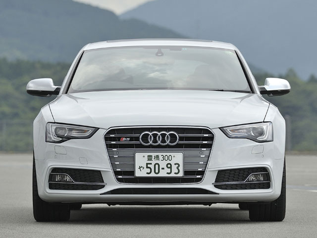 アウディS5スポーツバックの売却を検討しているのですが、個人売買がいいのか買取専門店に連絡した方が良いのか・・・<br>車の売り方がわかりません。<br>車を売るために必要な書類や一番高値で売る方法を教えて欲しいです。<br>まだローンも残っているので手続きなども不安です。ネットでは買い叩かれるとかの噂も聞くので詳しい人に教えて欲しいです。<br>ちなみに、アウディS5スポーツバックを売却した時の買取相場なども教えていただけると助かります。