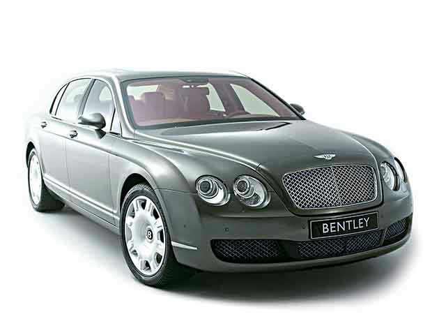 今、中古車を探してるので車に詳しい人教えてください。<br>探している中古車は、ベントレーコンチネンタルフライングスパーです。安心のできる中古車販売店から購入したいので個人売買やオークションなどは検討していません。<br>まずは、中古車の相場価格が知りたいのですが、ネットで調べても中古車の相場がわかりづらいので教えて欲しいです