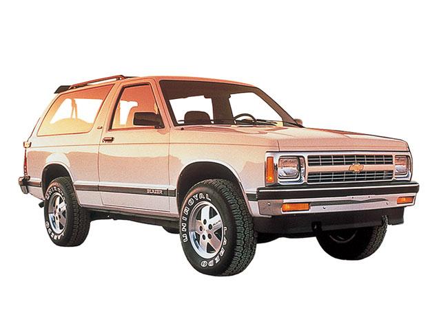 今、中古車を探してるので車に詳しい人教えてください。<br>探している中古車は、シボレーS-10ブレイザーです。安心のできる中古車販売店から購入したいので個人売買やオークションなどは検討していません。<br>まずは、中古車の相場価格が知りたいのですが、ネットで調べても中古車の相場がわかりづらいので教えて欲しいです