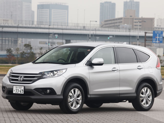 ホンダCR-Vのタイヤ交換を考えています。ホンダCR-Vのタイヤサイズとインチサイズを教えてください。ホンダCR-Vでインチアップするなら何インチがオススメですか。