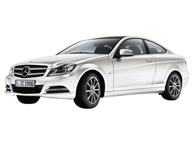 メルセデス・ベンツCクラスクーペの燃費はどのくらいですか？カタログに掲載された燃費の他に実際に乗っている人がいたら、Cクラスクーペの燃費を教えてください。