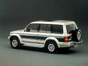 三菱 パジェロ2.5 Jトップ XS ディーゼルターボ 4WD の装備情報｜中古