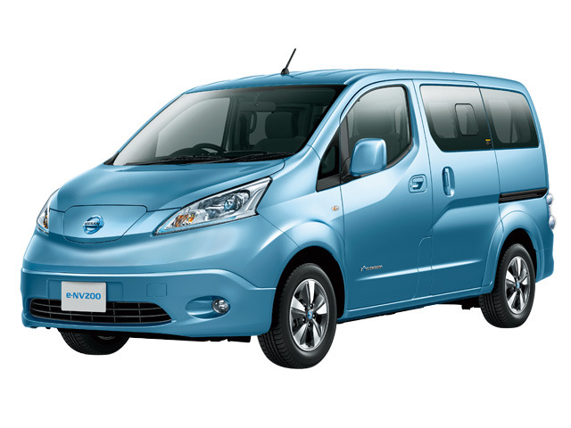 日産e-NV200のタイヤ交換を考えています。日産e-NV200のタイヤサイズとインチサイズを教えてください。日産e-NV200でインチアップするなら何インチがオススメですか。