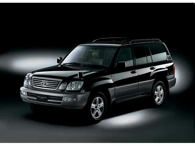 トヨタランドクルーザーシグナスのタイヤ交換を考えています。トヨタランドクルーザーシグナスのタイヤサイズとインチサイズを教えてください。トヨタランドクルーザーシグナスでインチアップするなら何インチがオススメですか。