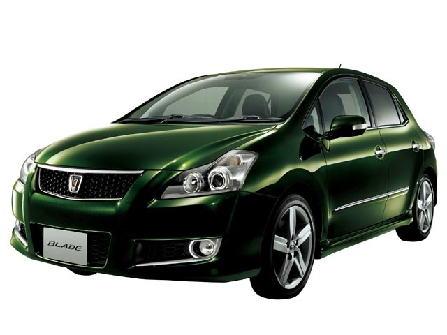 トヨタブレイドの燃費はどのくらいですか？カタログに掲載された燃費の他に実際に乗っている人がいたら、ブレイドの燃費を教えてください。