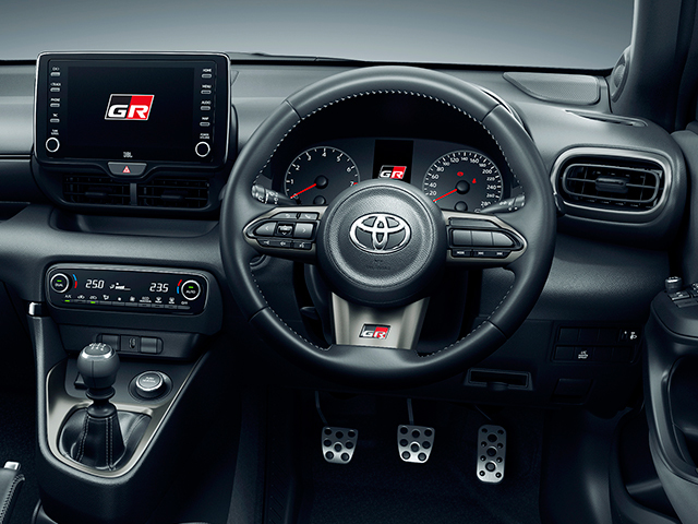 トヨタGRヤリス1.6 RZ ファースト エディション 4WD特別仕様車をインパネ写真
