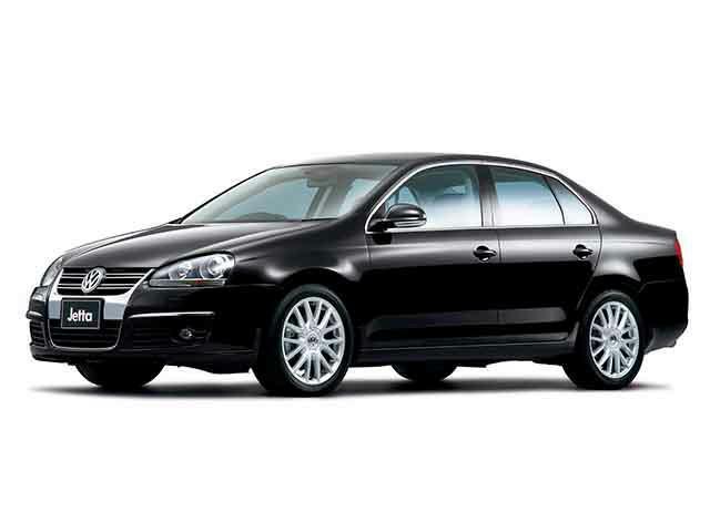 フォルクスワーゲンジェッタの燃費はどのくらいですか？カタログに掲載された燃費の他に実際に乗っている人がいたら、ジェッタの燃費を教えてください。