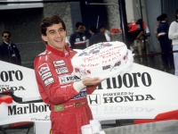 1988年、'90年、'91年と3度の年間チャンピオンを獲得したF1を代表するドライバーのひとり、アイルトン・セナが駆ったマシンも展示されている