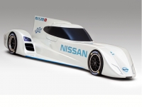 「Nissan ZEOD RC」のテスト走行は今夏を予定している。専用タイヤに関してはミシュランとパートナーシップを結ぶ予定