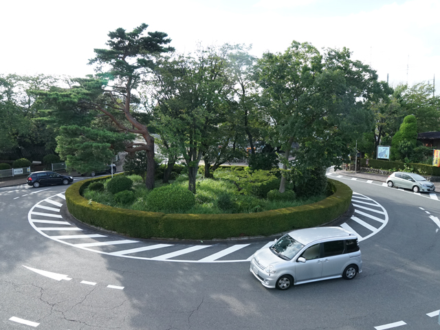 アバウト ラウンド ラウンドアバウト－日本には少ない交差点の秘密