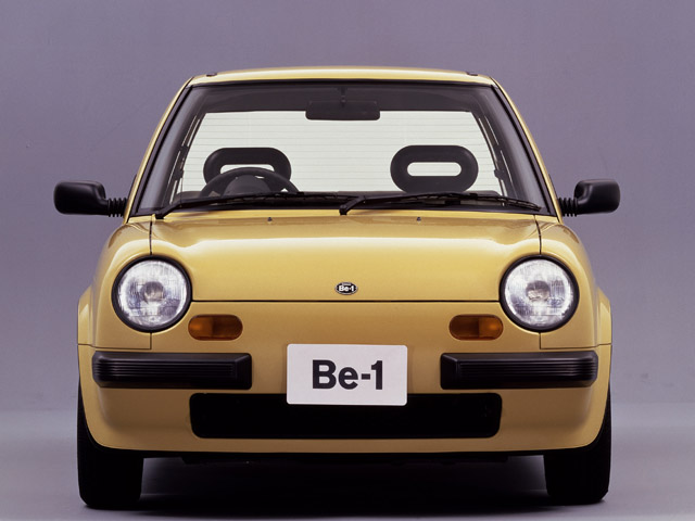 パイクカーと呼ばれるレトロな雰囲気をまとったBe-1は、初代マーチがベース。限定1万台のみの発売というプレミアム感も合わさって、発売後すぐに予約が殺到。わずか2ヵ月で完売となりました。発売から28年たった現在でも、その人気ゆえ100万円以上の値が付く中古車物件も！