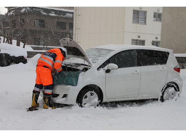 年末年始のｊａｆロードサービス依頼内容 バッテリー上がり が最多 降雪による落輪も約7400件 自動車業界ニュース 日刊カーセンサー