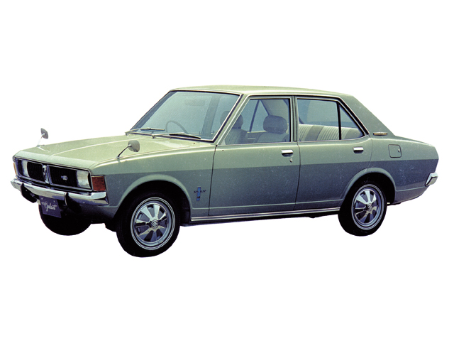 ▲1969年12月に発売された三菱 コルト・ギャラン。ご覧のようにサイドミラーはフェンダーに付けられています