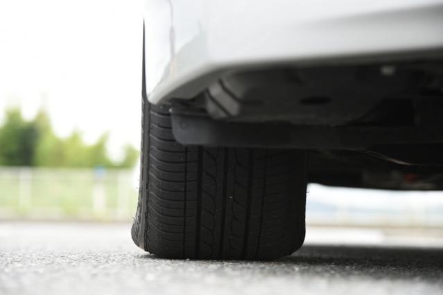 あなたのタイヤ 空気圧は大丈夫 空気圧低下は見た目や運転で判断できるのかをテスト検証 自動車業界ニュース 日刊カーセンサー