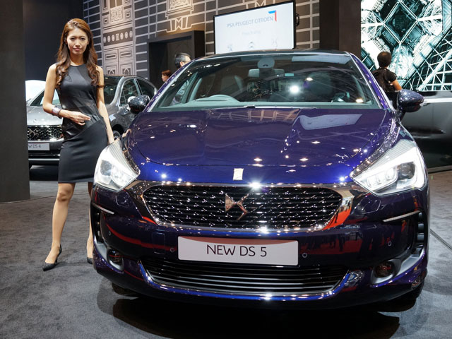 Ds 5 Edition 1955が発売に先駆けて登場 Ds誕生60周年の限定車を見逃すな 東京モーターショー15 旬ネタ 日刊カーセンサー Ds 5 Edition 1955が発売に先駆けて登場 Ds誕生60周年の限定車を見逃すな 東京モーターショー15 旬ネタ 日刊カーセンサー