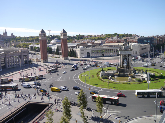 ▲ヨーロッパで一般的な環状交差点（ラウンドアバウト）。写真はスペイン広場