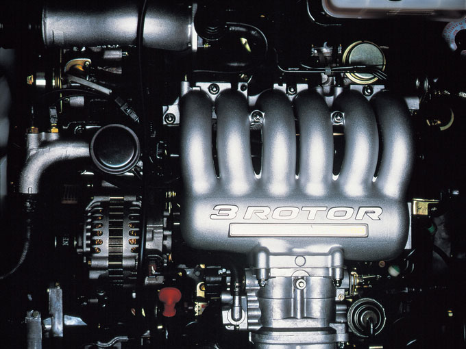 ▲世界で唯一の3ローター・ロータリーエンジンの20B。自主規制によりパワーは封印されたが、そのポテンシャルは300psを優に超える