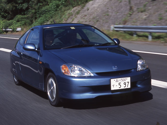▲初代トヨタ プリウスの登場から約2年後の、1999年9月に登場したホンダ インサイト