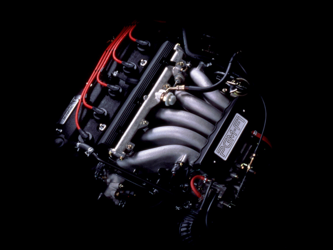 ▲搭載された直列5気筒SOHCエンジンは、当時のV6エンジンや直6エンジンにも匹敵するほどの優れた低振動、静粛性をもっていた
