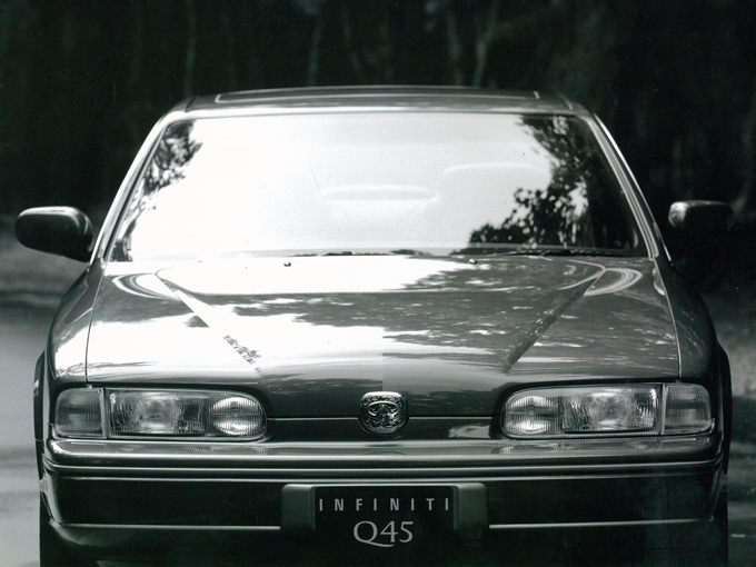 七宝焼きエンブレムに純金の鍵 絶滅危惧車のインフィニティq45は 超個性派高級車だった 特選車 日刊カーセンサー