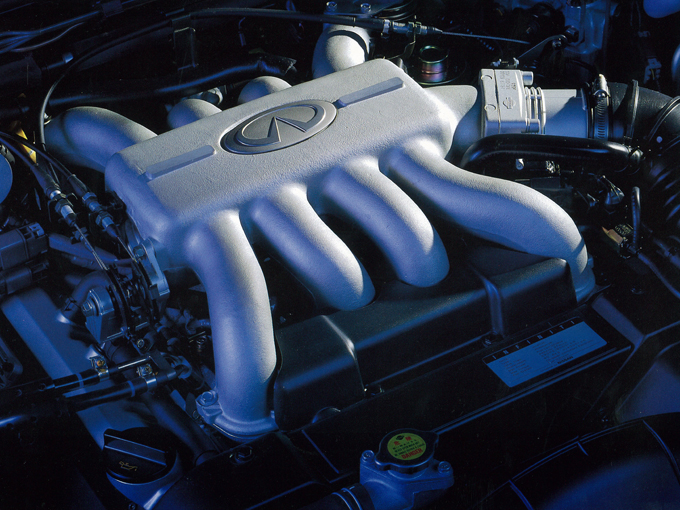 ▲当時は国産車最大の排気量だったV8 4.5Lエンジン。当時の自主規制枠いっぱいの280psを誇っていた