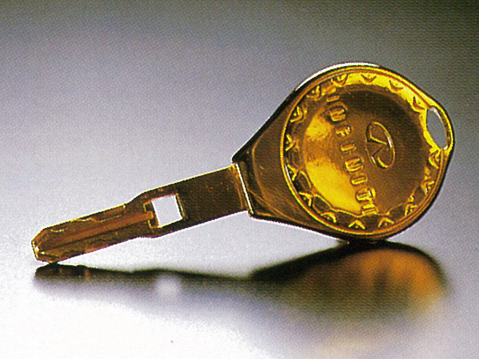 ▲これがオプション設定されていた18金製のキー。一体何グラムの金が使われているのだろう……？