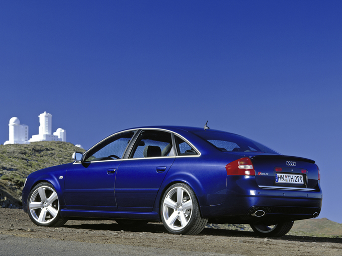 ▲今回紹介するのは2003年2月に登場したアウディ RS6。ステーションワゴンのアバントモデルが注目されがちだが、セダンも存在していた