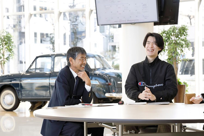 ディーラーには入りにくいと感じている若者よ 冷やかしになるのでは なんて考えず 気軽に車を見に行こう 車を売らない ショールーム を取材しました 旬ネタ 日刊カーセンサー ディーラーには入りにくいと感じている若者よ 冷やかしになるのでは なんて考えず 気軽に車を見に行こう 車を売らない ショールーム を取材しました 旬ネタ 日刊カーセンサー