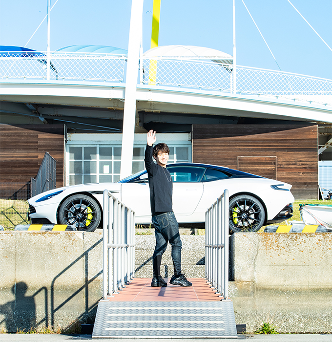 声優 石川界人が憧れのアストンマーティン Db11に試乗 車好きになったきっかけは 低燃費走行 旬ネタ 日刊カーセンサー 声優 石川界人が憧れのアストンマーティン Db11に試乗 車好きになったきっかけは 低燃費走行 旬ネタ 日刊カーセンサー