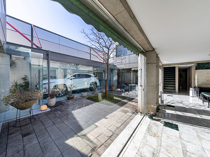 ガラス張りのショーケースがある家 Edge House 旬ネタ 日刊カーセンサー ガラス張りのショーケースがある家 Edge House 旬ネタ 日刊カーセンサー