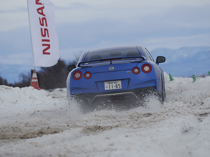 【試乗】日産 フェアレディZ／GT-R／ノート e-POWER│思わずギリギリまで攻めたくなった！ 低・中速域のコントロール性を雪上コースでテスト