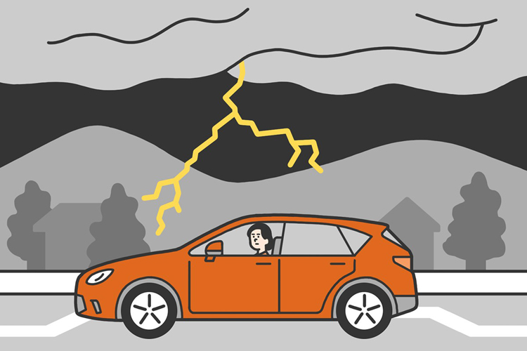 運転中に雷雨にあったときの対処。車内で安全を確保する方法と注意点