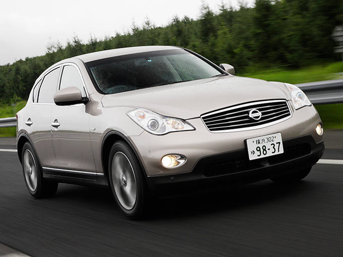 流行のクーペ風suvをお手頃価格で狙うなら 日産 スカイラインクロスオーバーはいかが 特選車 日刊カーセンサー 流行のクーペ風suvをお手頃価格で狙うなら 日産 スカイラインクロスオーバーはいかが 特選車 日刊カーセンサー