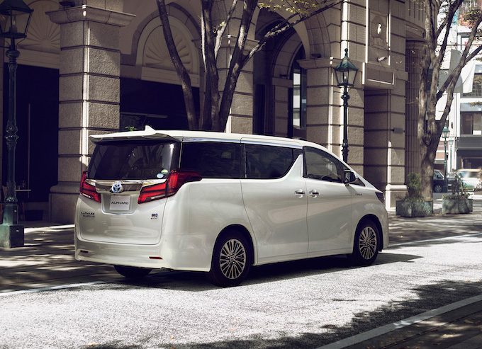 現行型アルファードの平均価格が300万円台に突入 中でも後期型の低走行車が超お得 特選車 日刊カーセンサー 現行型アルファードの平均価格が300万円台に突入 中でも後期型の低走行車が超お得 特選車 日刊カーセンサー