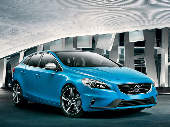 ボルボ V40/V40クロスカントリーの中古車価格が生産終了時と比べて約70